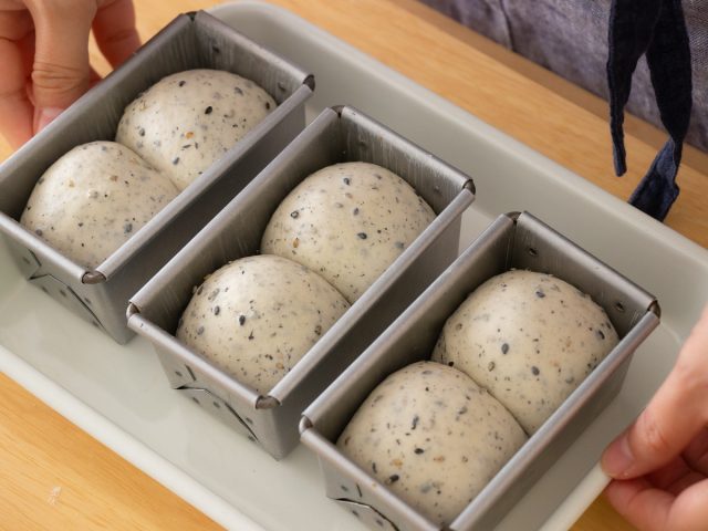 黒ごまミニ食パン
