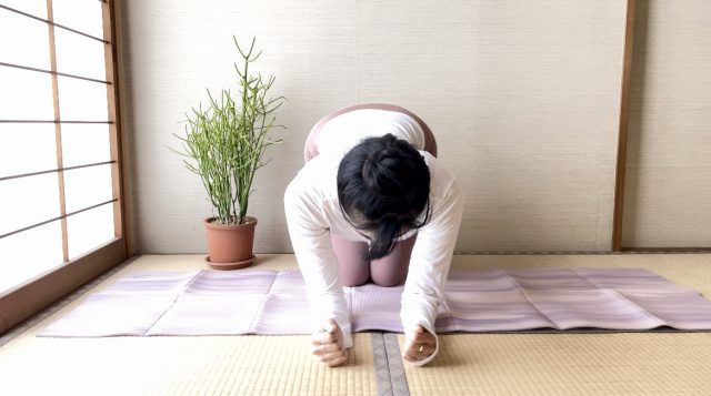 「巻き肩改善」ピラティスストレッチ