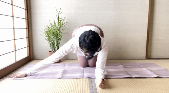 「巻き肩改善」ピラティスストレッチ