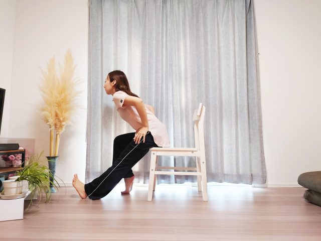 イスヨガストレッチ