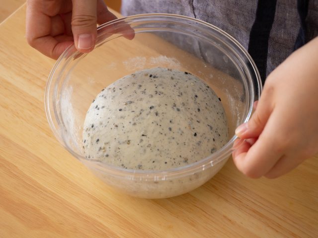 黒ごまミニ食パン