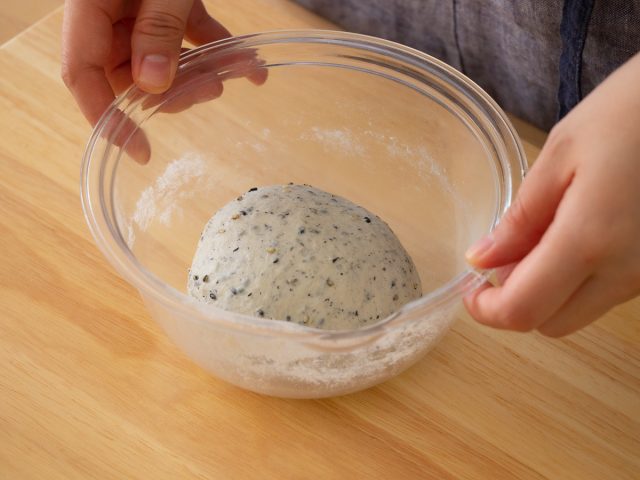 黒ごまミニ食パン