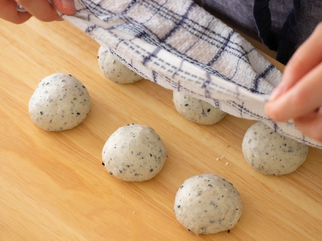 黒ごまミニ食パン