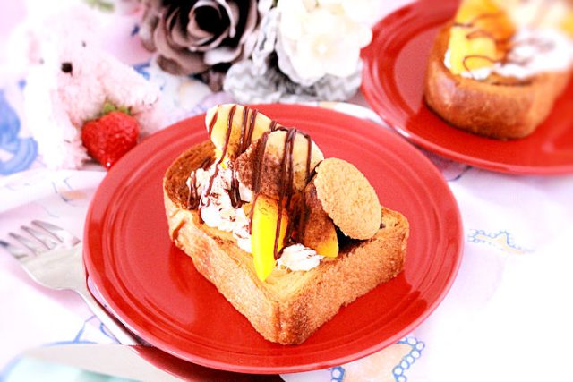 昔懐かしい気持ちになれる♪「チョコレートパフェ風トースト」