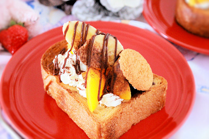バレンタインの朝にぴったり♪「チョコレートパフェ風トースト」