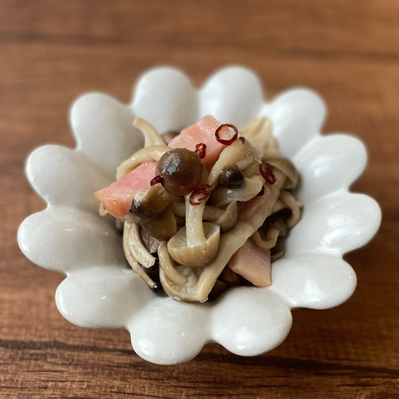 低糖質な作り置き！簡単「しめじとベーコンのペペロンチーノ炒め」