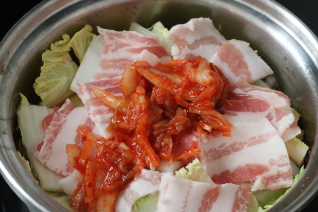 「白菜とお餅の豚キムチ」