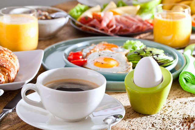 「朝ごはん」は英語でどう言うの？意味と語源から表現を解説