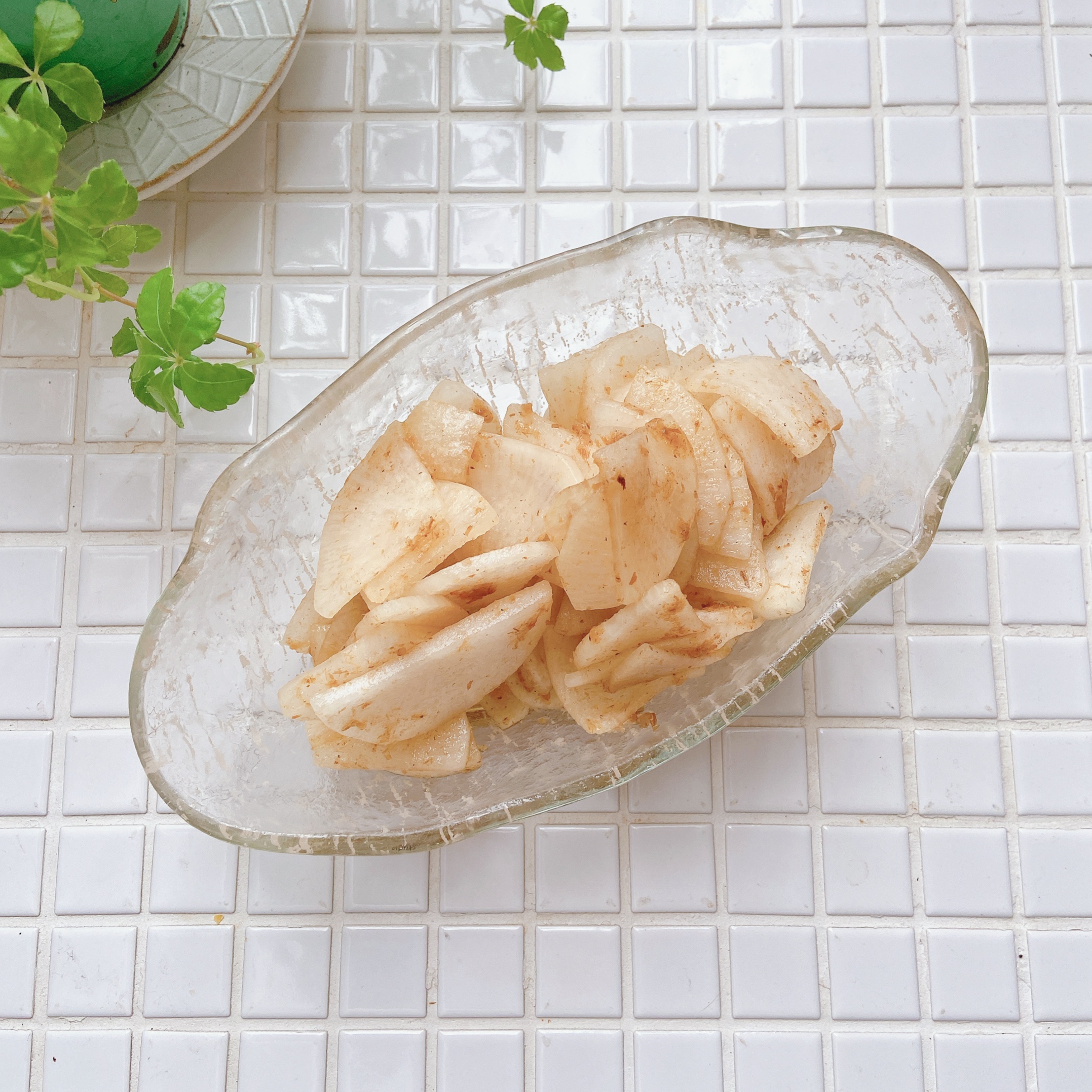 ぱぱっと一品！簡単作り置き「大根のおかか醤油漬け」