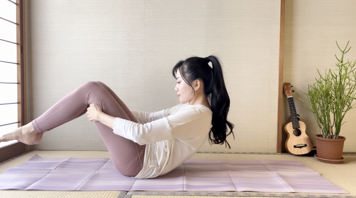 たった10回でOK！すきま時間にお腹ペタンコ「ローリングライクアボール」