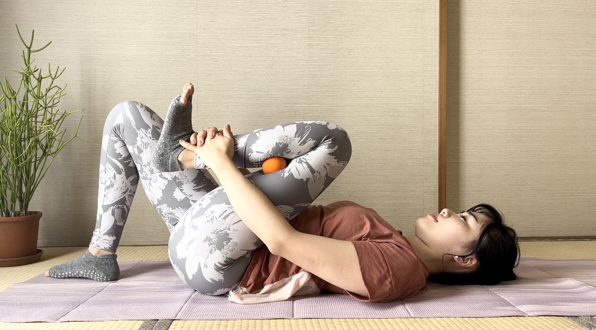 ボール1つですっきり！冷えむくみを解消する「足ほぐし」