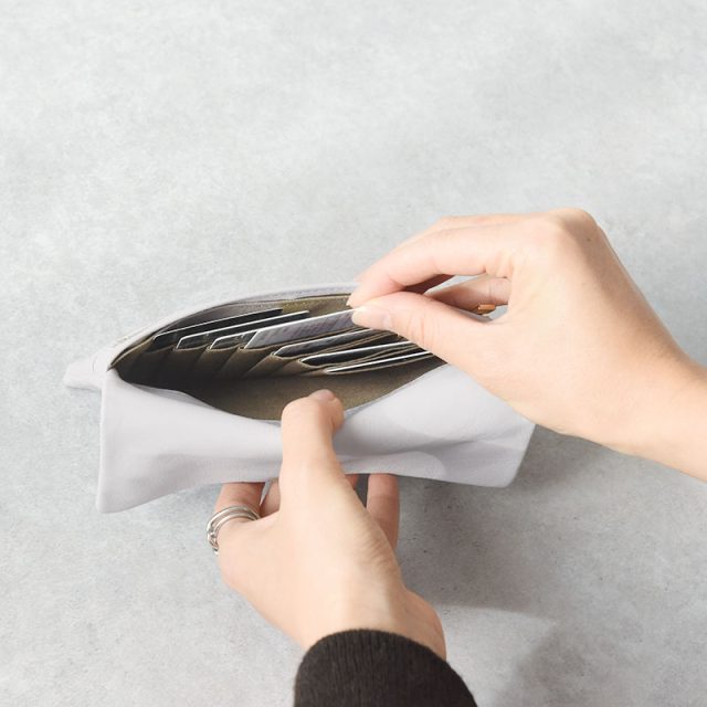 Neutral Gray 日本製 ホースレザー ハスキー ポーチウォレット