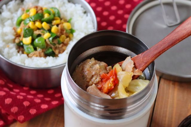 「ロールキャベツ」「ツナピーマンごはん」2品弁当