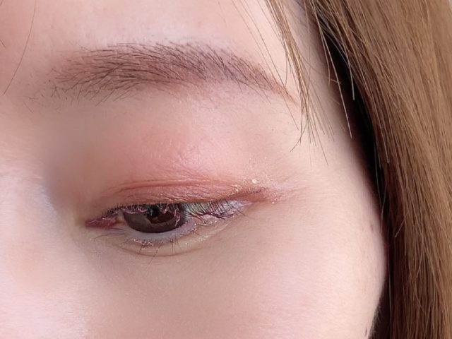 目もとメイク