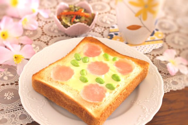 春の三色トースト