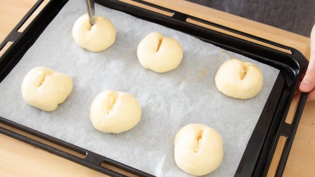 クリームチーズといちごジャムのパン
