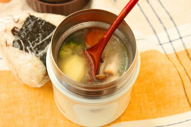 野菜とベーコンの塩麹スープ