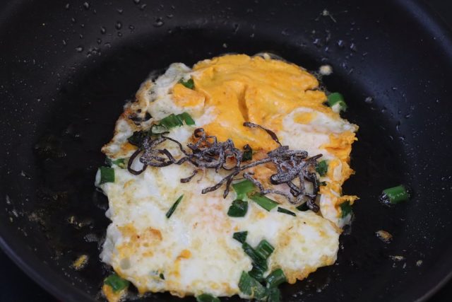 塩昆布の両面目玉焼き