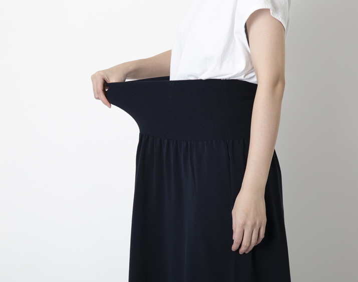 226 3129 5000/226 のびるニットロングスカート