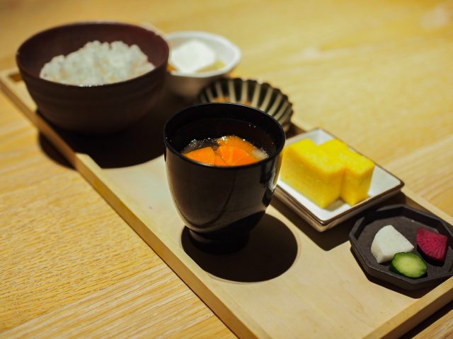 「現代里山料理 ZEN HOUSE」究極の朝食膳 ご飯と豚汁