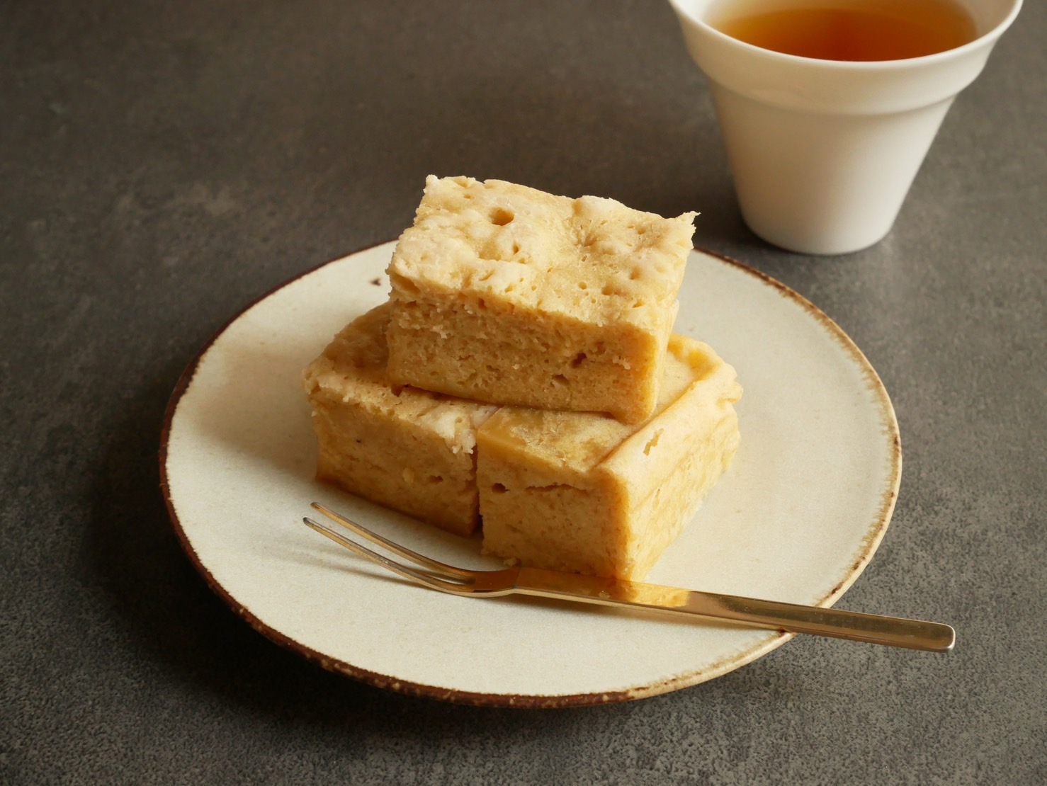 レンジ4分で簡単！グルテンフリーの「米粉バナナ蒸しパン」