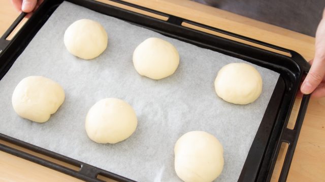 クリームチーズといちごジャムのパン