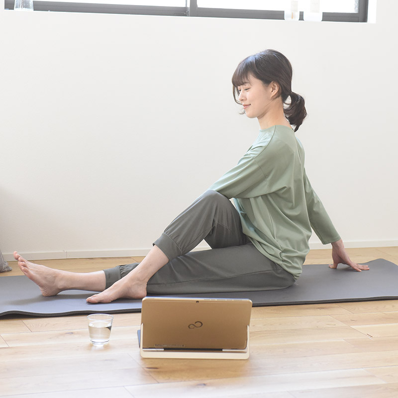 今こそ運動の始めどき！ヨガや宅トレに便利なおしゃれウェア2種