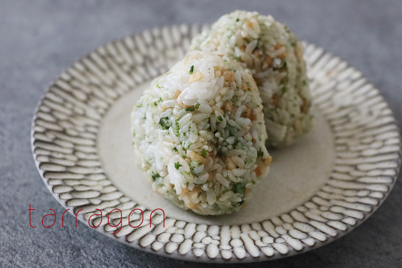 揚げ玉と青のりで簡単！香ばしい「たぬきおにぎり」