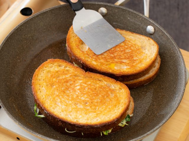 春キャベツと新玉ねぎの「ツナメルトサンド」