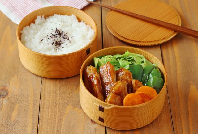 「ポークステーキ」「レンジキャベツ」2品弁当