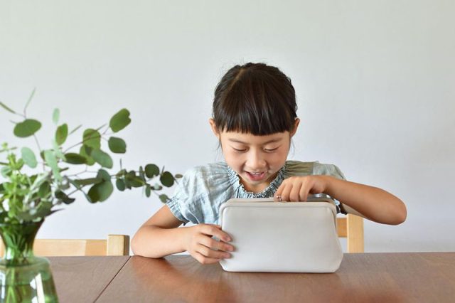 Agreable(アグレーブル)の「本革ラムレザー がま口貴重品ケース」