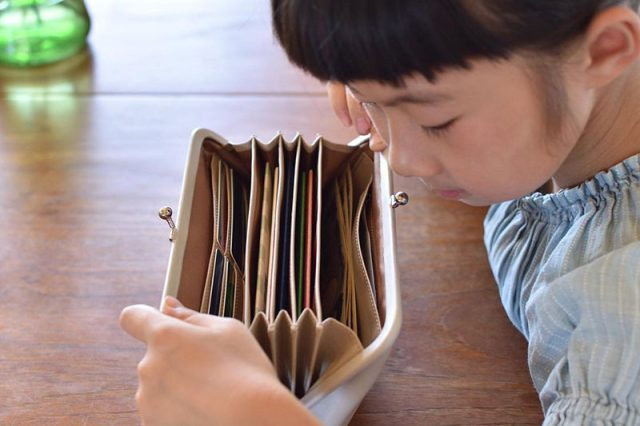 Agreable(アグレーブル)の「本革ラムレザー がま口貴重品ケース」