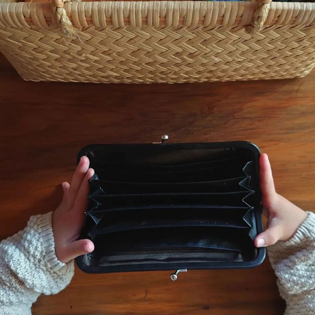 Agreable(アグレーブル)の「本革ラムレザー がま口貴重品ケース」