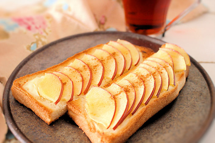 朝の目覚めもシャキッ♪爽やか「りんごチーズトースト」