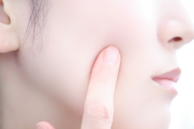 こうすれば浮かない！見惚れる「白肌メイク」のコツ3つ