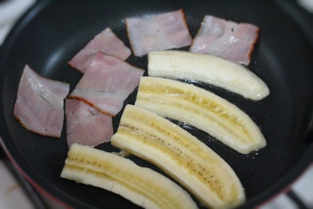 今日は頑張るぞ!という日に「エルヴィスサンド風トースト」調理工程1