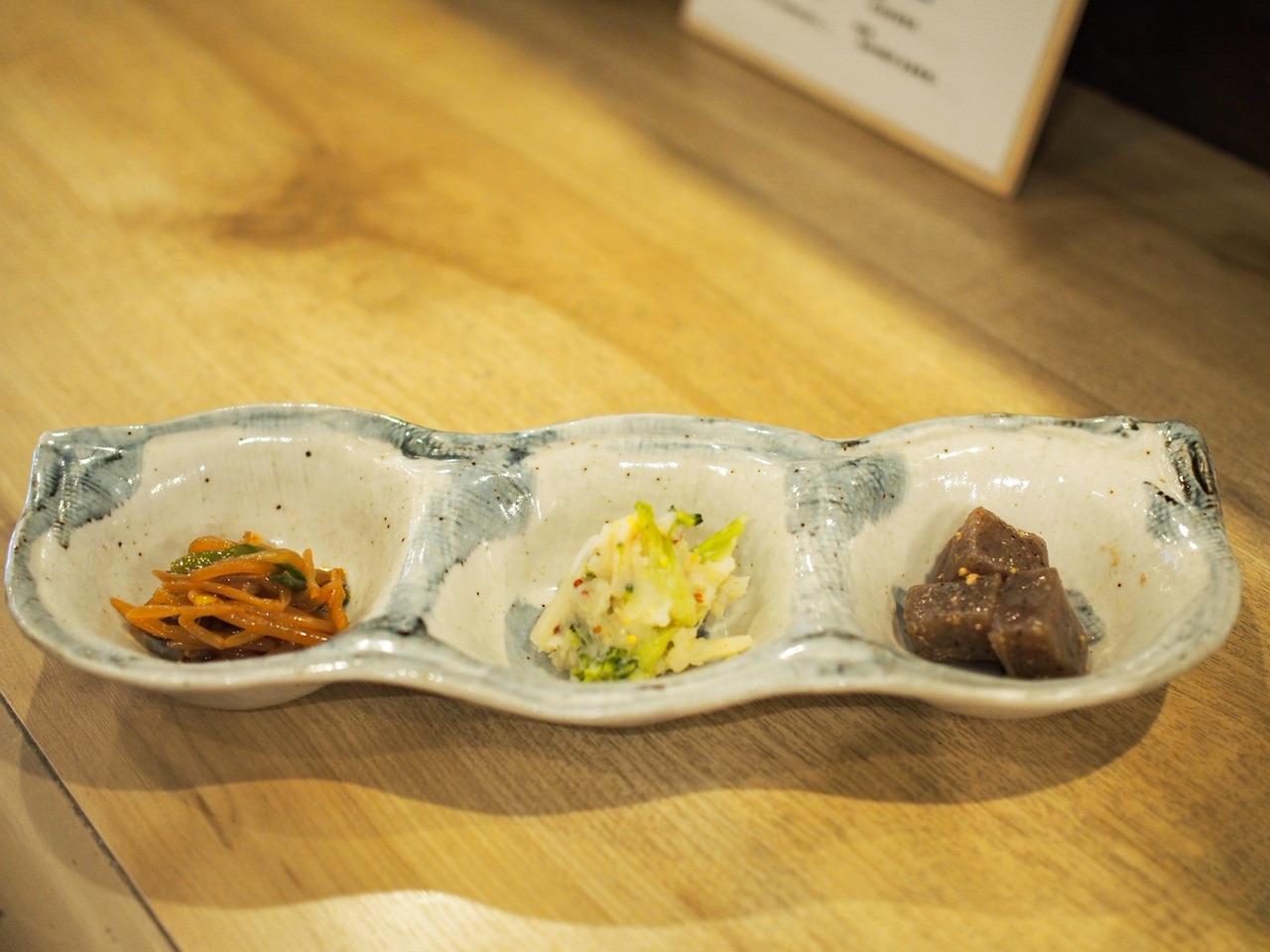 千駄木「おにぎりカフェ 利さく」お惣菜セット