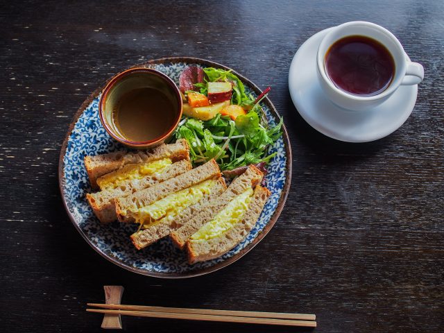 カヤバ珈琲の朝食(たまごサンドとコーヒー)