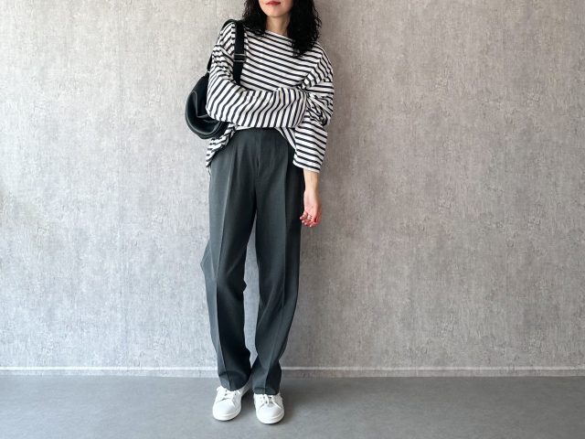UNIQLOのメンズ「タックワイドパンツ」