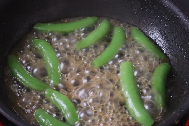 スナップえんどうのおかかバター