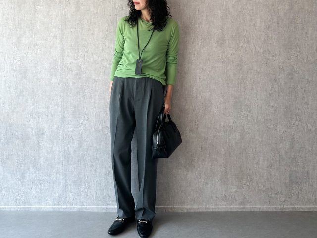UNIQLOのメンズ「タックワイドパンツ」