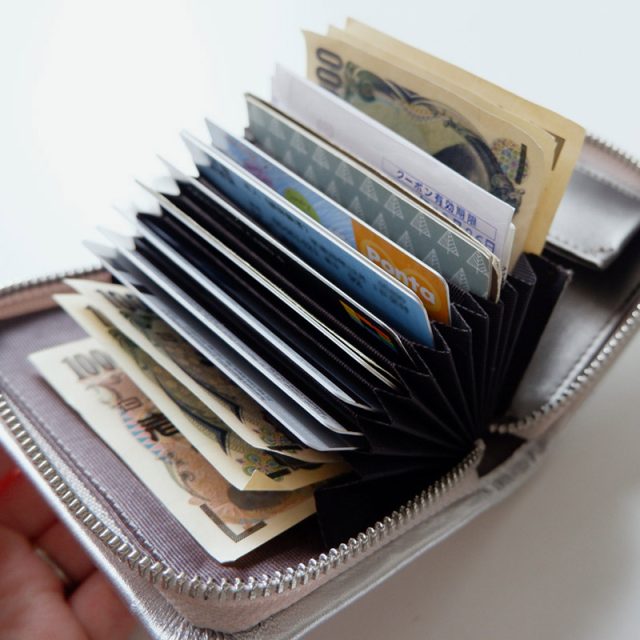 Agreable 本革ラムレザー 二つ折り財布