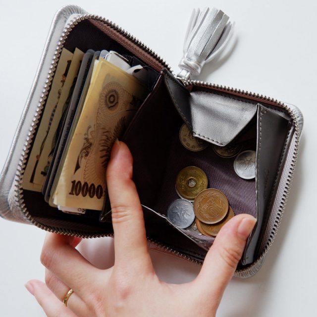 Agreable 本革ラムレザー 二つ折り財布