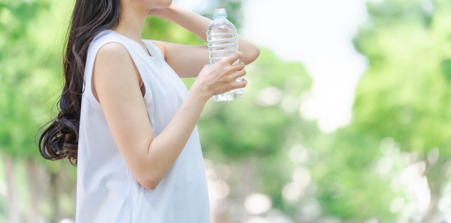 こまめに飲めてる？「水を飲む習慣」をつけるアイデア3つ