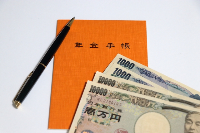 女性の約5割が月10万円未満！「年金」見込み額と老後資金のめやす