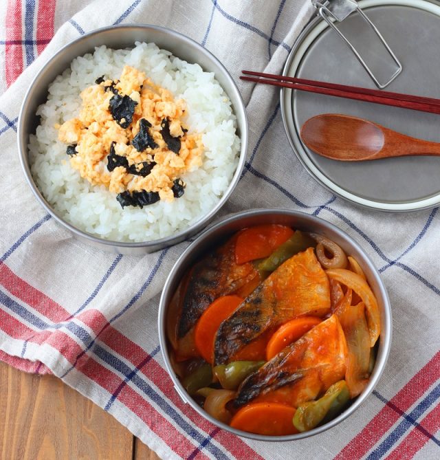 「塩鯖の酢豚風」「のりたまごはん」2品弁当