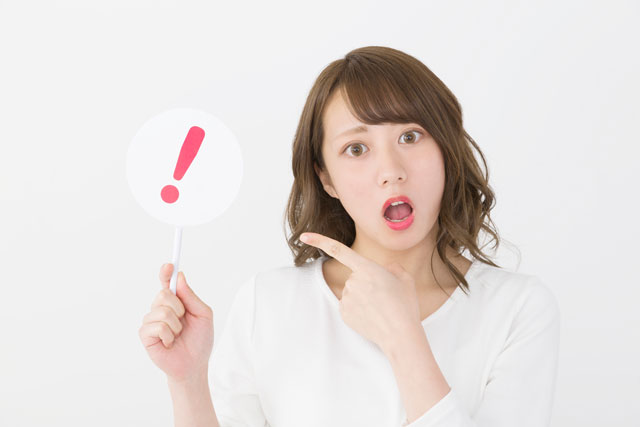 びっくりしている女性