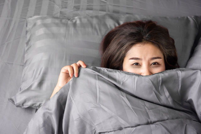 眠そうな女性