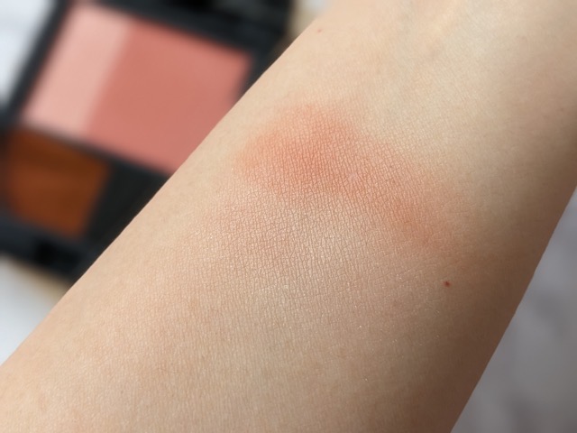 ETVOS「ミネラルプレストチーク」