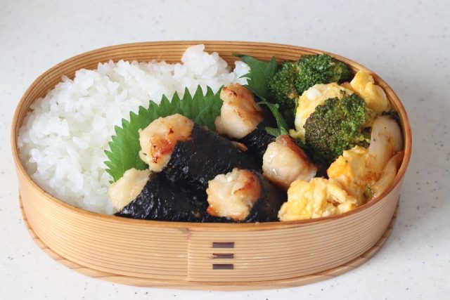 「ささみの海苔巻き」「卵と野菜のケチャップ炒め」2品弁当
